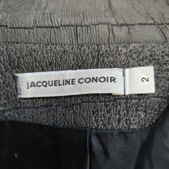 Jaqueline Conoir- Gray Textured Crop Jacket With Bwll Sleeves. Size 2 - Picture 10 of 13
